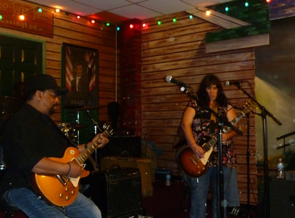 The Kingston Mines back room - harder, edgier blues rock. Yeeehaw!